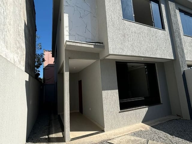 Casa com 110m² 3 quartos e 4 banheiros, à venda, no bairro Costazul em Rio das Ostras