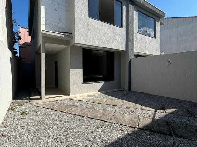 Casa com 110m² 3 quartos e 4 banheiros, à venda, no bairro Costazul em Rio das Ostras