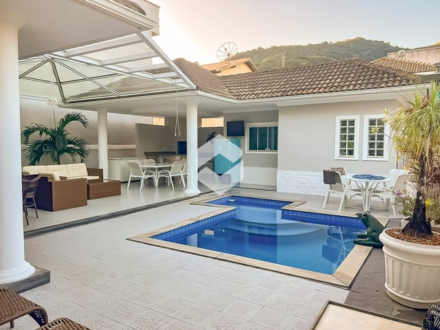 Casa com 600m² 4 quartos e 5 banheiros, à venda, no bairro Sahy em Mangaratiba