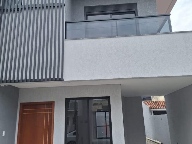 Casa 3 quartos e 3 banheiros, à venda, no bairro Ingleses do Rio Vermelho em Florianópolis