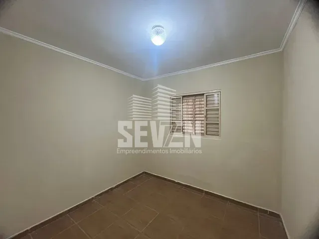 Casa com 74m² 2 quartos e 1 banheiro, para alugar, no bairro Conjunto Habitacional Isaura Pitta Garms em Bauru