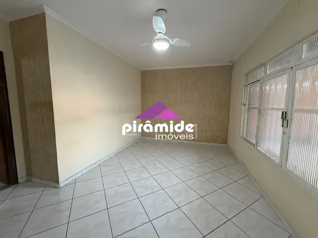 Casa com 300m² 3 quartos e 2 banheiros, à venda, no bairro Parque Industrial em São José dos Campos
