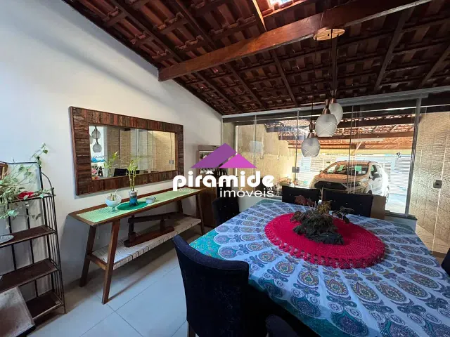 Casa com 360m² 4 quartos e 4 banheiros, à venda, no bairro Cidade Jardim em Caraguatatuba