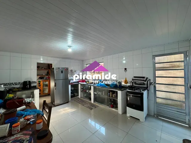 Casa com 360m² 4 quartos e 4 banheiros, à venda, no bairro Cidade Jardim em Caraguatatuba