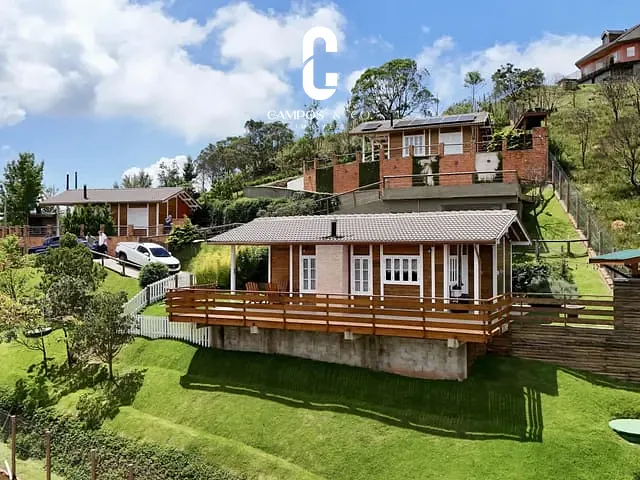 Casa com 1400m² 4 quartos e 4 banheiros, à venda, no bairro Vale Feliz em Campos do Jordão