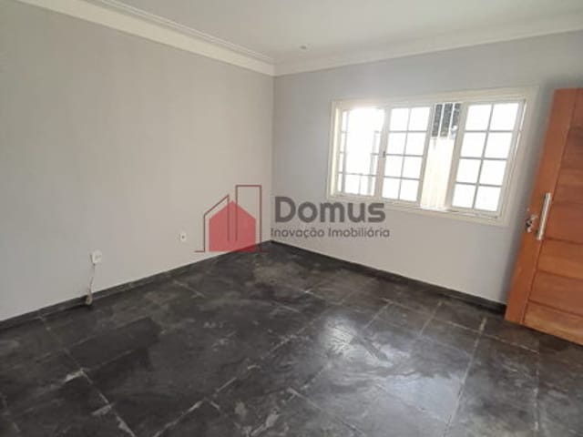 Casa com 350m² 3 quartos e 1 banheiro, para alugar, no bairro Crispim em Pindamonhangaba