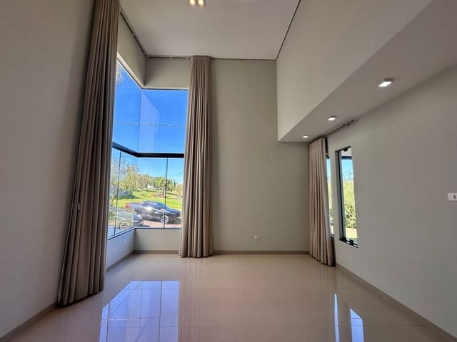Casa com 312m² 3 quartos e 4 banheiros, à venda, no bairro Esperança em Londrina