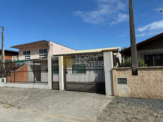 Casa com 140m² 3 quartos e 3 banheiros, à venda, no bairro Iririú em Joinville