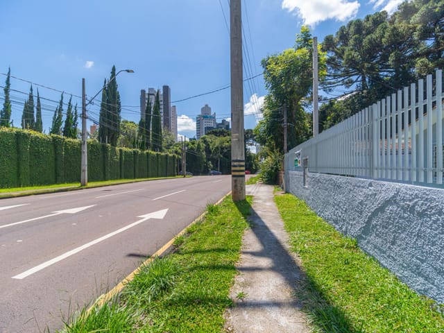 Casa 3 quartos e 3 banheiros, para alugar, no bairro Mossunguê em Curitiba