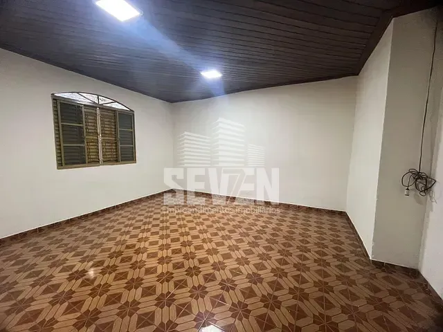 Casa 2 quartos e 2 banheiros, para alugar, no bairro Núcleo Residencial Beija-Flor em Bauru