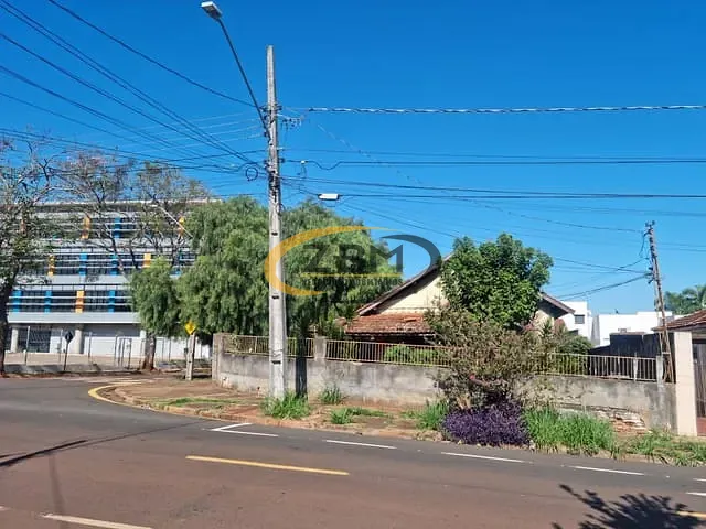 Casa com 418m², à venda, no bairro Campo Belo em Londrina