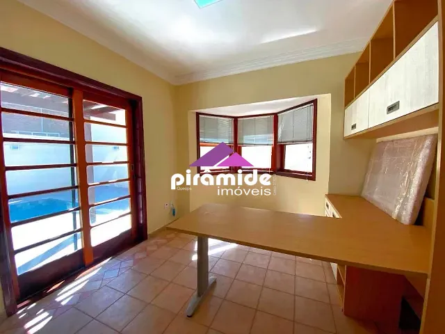 Casa 3 quartos e 3 banheiros, para alugar, no bairro Jardim das Colinas em São José dos Campos