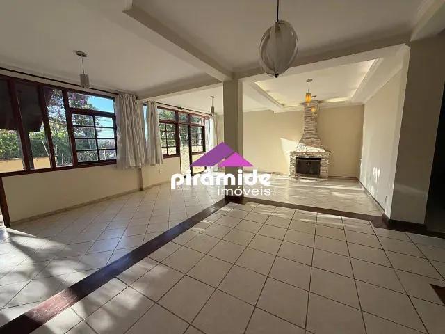 Casa com 250m² 4 quartos e 2 banheiros, à venda, no bairro Jardim das Indústrias em São José dos Campos