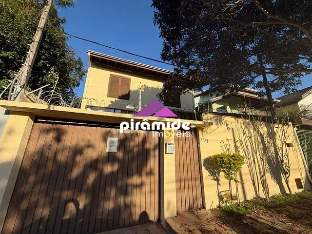 Casa com 250m² 4 quartos e 2 banheiros, à venda, no bairro Jardim das Indústrias em São José dos Campos