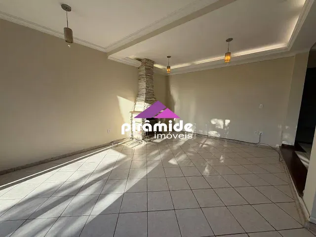 Casa com 250m² 4 quartos e 2 banheiros, à venda, no bairro Jardim das Indústrias em São José dos Campos