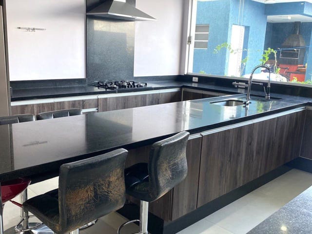Casa com 420m² 6 quartos e 5 banheiros, à venda ou para alugar, no bairro Alphaville em Santana de Parnaíba