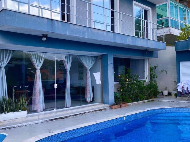 Casa com 420m² 6 quartos e 5 banheiros, à venda ou para alugar, no bairro Alphaville em Santana de Parnaíba