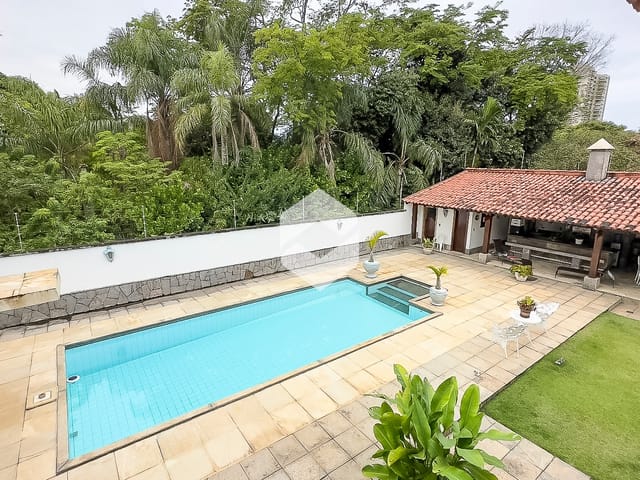 Casa com 1000m² 5 quartos e 9 banheiros, à venda, no bairro Barra da Tijuca em Rio de Janeiro