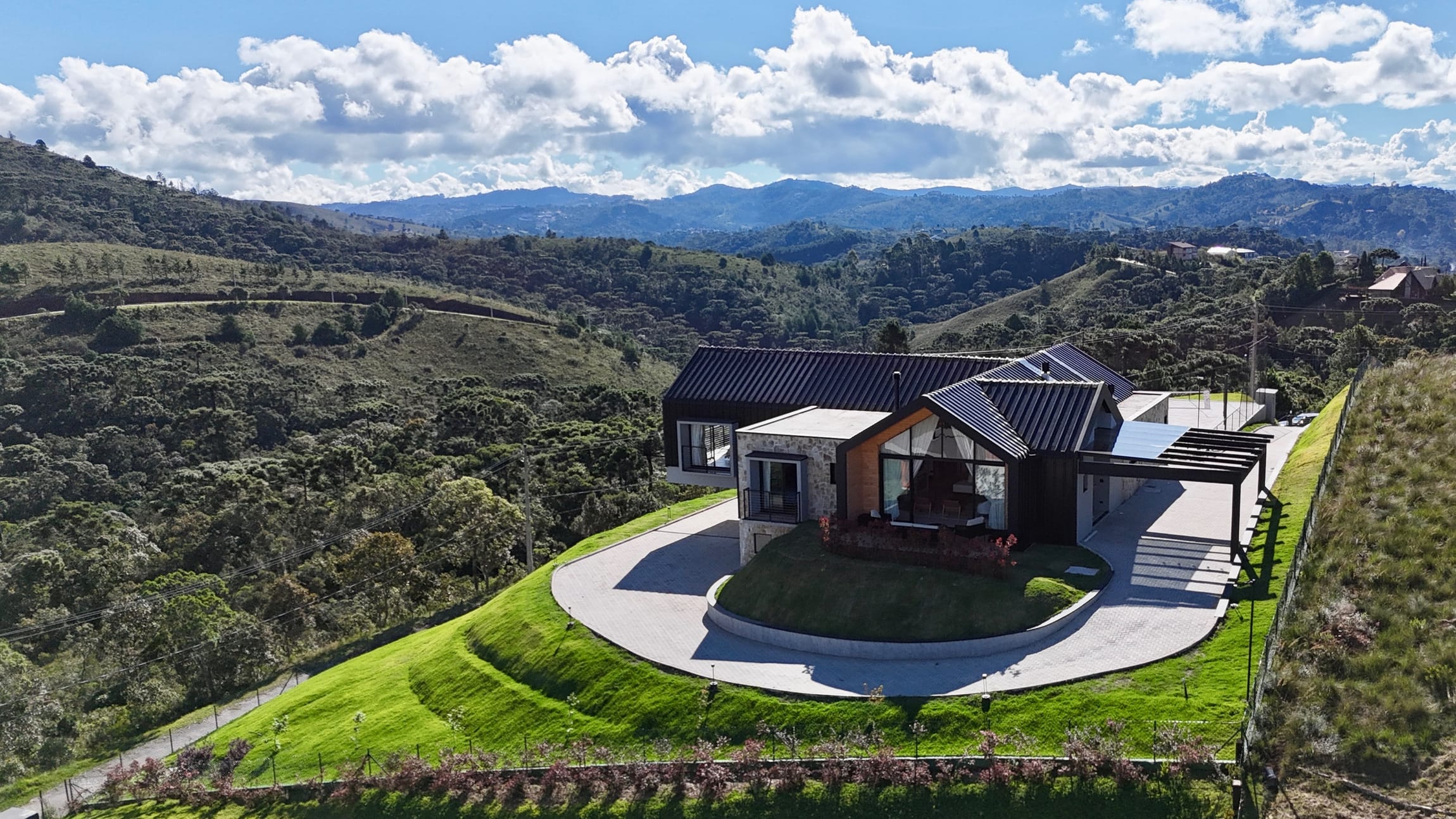 Casa com design Escandinavo em condomínio fechado