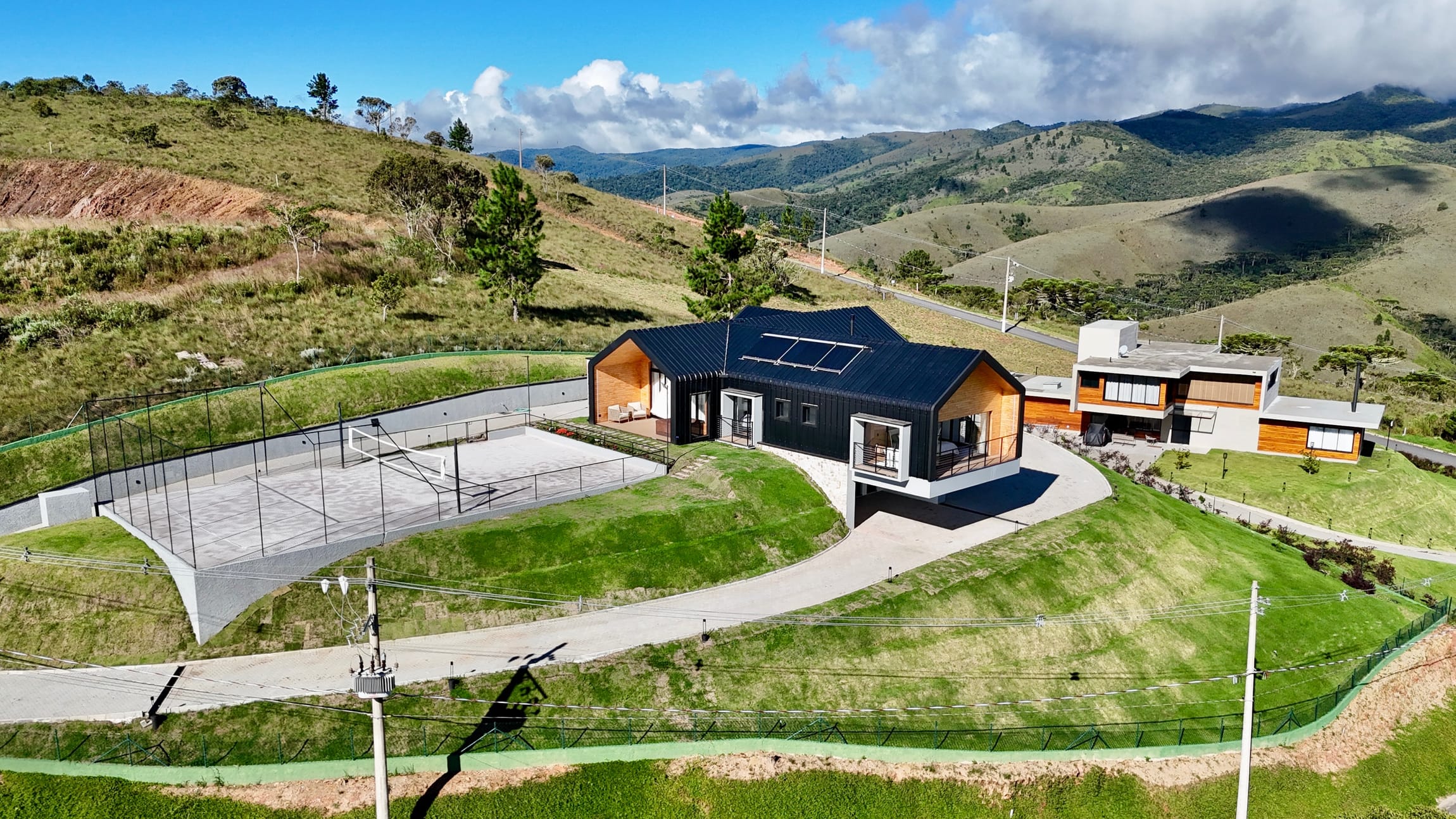 Casa com design Escandinavo em condomínio fechado