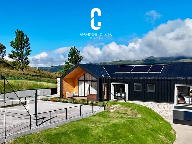 Casa com 2200m² 3 quartos e 6 banheiros, à venda, no bairro Condomínio Iporanga em Campos do Jordão