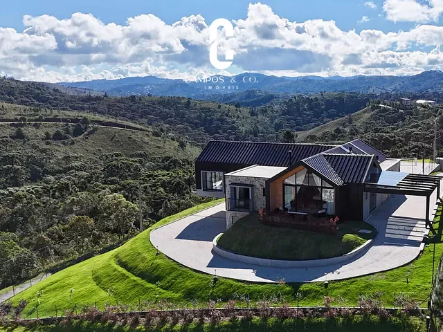 Casa com 2200m² 3 quartos e 6 banheiros, à venda, no bairro Condomínio Iporanga em Campos do Jordão