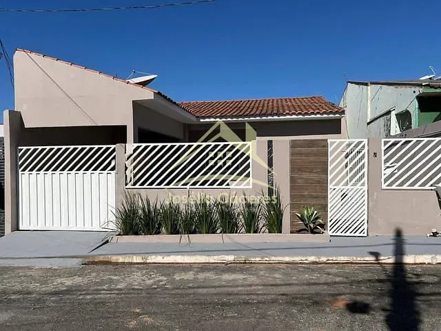 Casa com 250m² 3 quartos e 3 banheiros, à venda, no bairro Jardim Universitário em Cuiabá