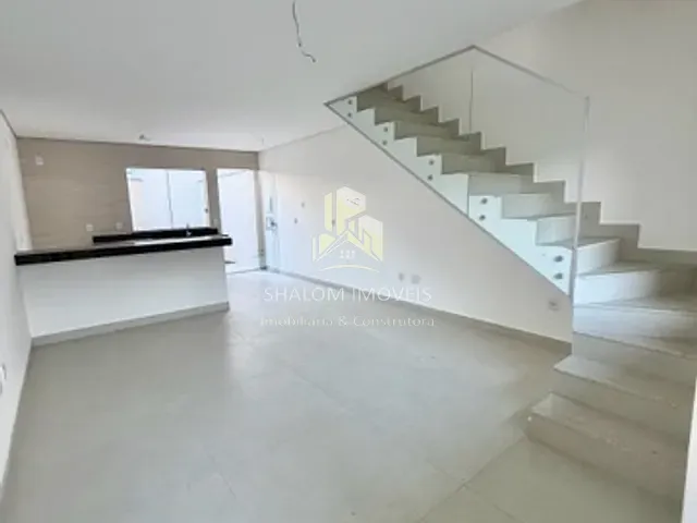 Casa 2 quartos e 2 banheiros, à venda, no bairro Parque Xangri-Lá em Contagem