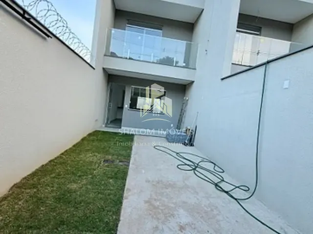 Casa 2 quartos e 2 banheiros, à venda, no bairro Parque Xangri-Lá em Contagem