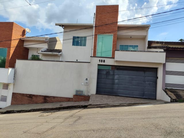 Casa com 150m² 3 quartos e 3 banheiros, à venda, no bairro Cachoeira em Extrema