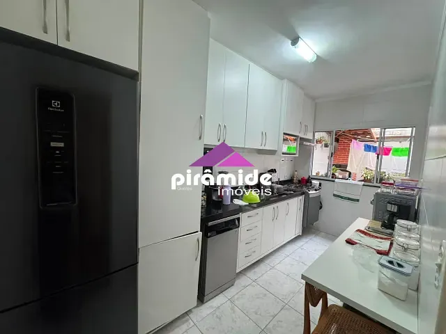 Casa 2 quartos e 3 banheiros, à venda, no bairro Cidade Jardim em Caraguatatuba