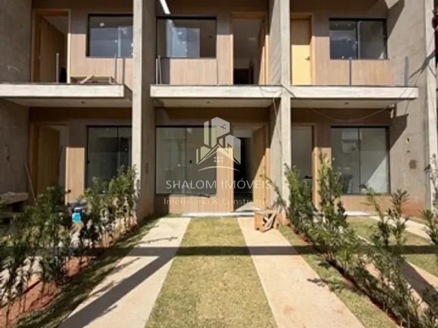 Casa 3 quartos e 3 banheiros, à venda, no bairro Parque Xangri-Lá em Contagem