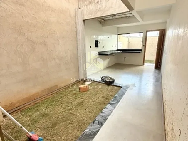 Casa 3 quartos e 3 banheiros, à venda, no bairro Parque Xangri-Lá em Contagem