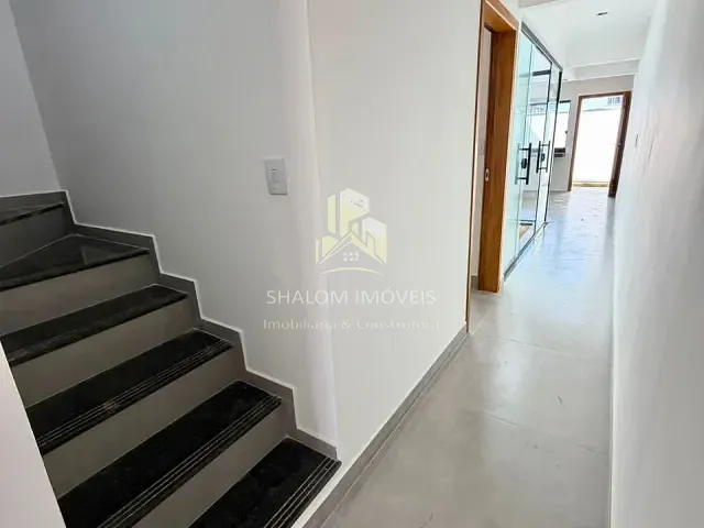 Casa 3 quartos e 3 banheiros, à venda, no bairro Parque Xangri-Lá em Contagem