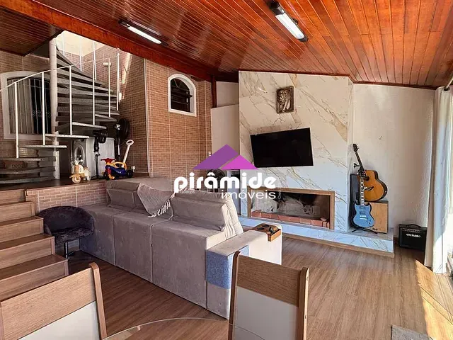 Casa com 250m² 4 quartos e 3 banheiros, à venda, no bairro Jardim das Indústrias em São José dos Campos