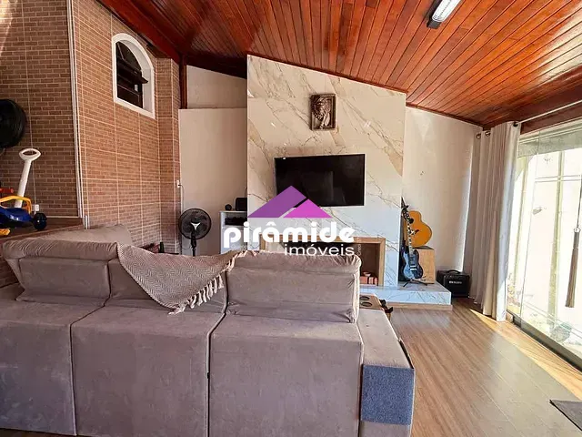 Casa com 250m² 4 quartos e 3 banheiros, à venda, no bairro Jardim das Indústrias em São José dos Campos