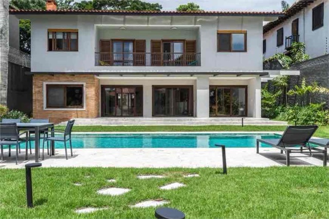 Casa com 1300m² 5 quartos e 7 banheiros, à venda, no bairro Jardim Cordeiro em São Paulo