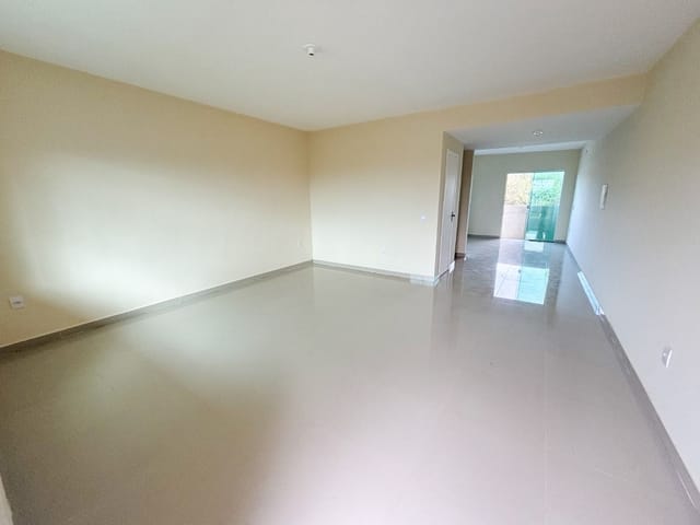 Casa com 350m² 3 quartos e 2 banheiros, à venda, no bairro Jardim Guanabara  em Macaé