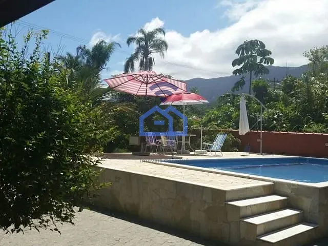 Casa com 643m² 4 quartos e 3 banheiros, à venda, no bairro Massaguaçu em Caraguatatuba