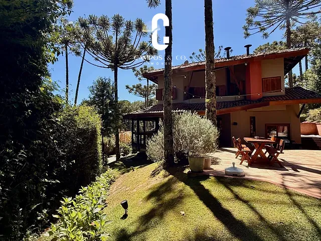 Casa 5 quartos e 6 banheiros, à venda, no bairro Lagoinha em Campos do Jordão