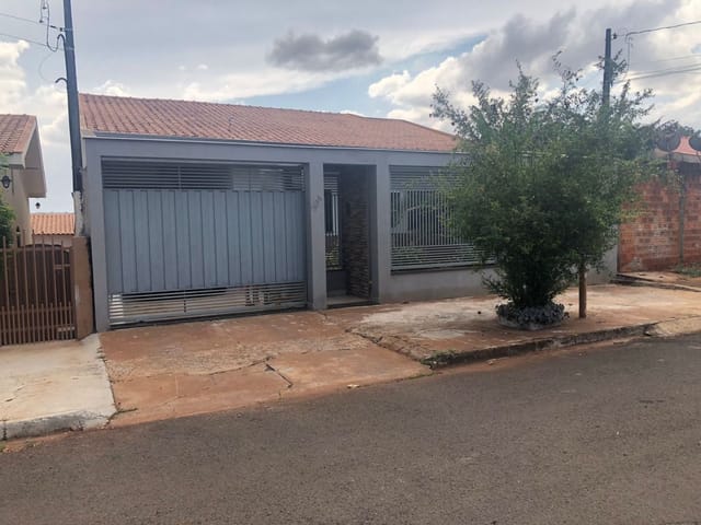 Casa com 259m² 3 quartos e 3 banheiros, à venda, no bairro Seis de Agosto em Cambé