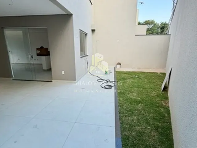 Casa 3 quartos e 3 banheiros, à venda, no bairro Parque Xangri-Lá em Contagem