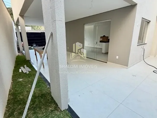 Casa 3 quartos e 3 banheiros, à venda, no bairro Parque Xangri-Lá em Contagem