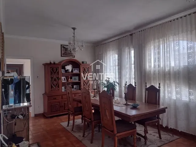 Casa com 347m² 4 quartos e 3 banheiros, à venda, no bairro Santa Rita em Taubaté