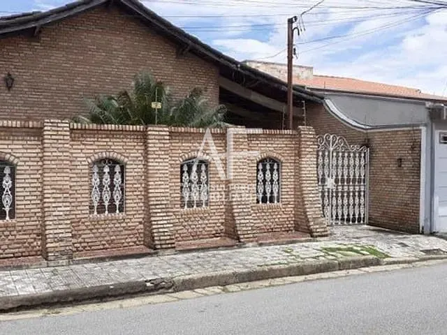 Casa com 250m² 4 quartos e 2 banheiros, à venda, no bairro Jardim Independência em Taubaté
