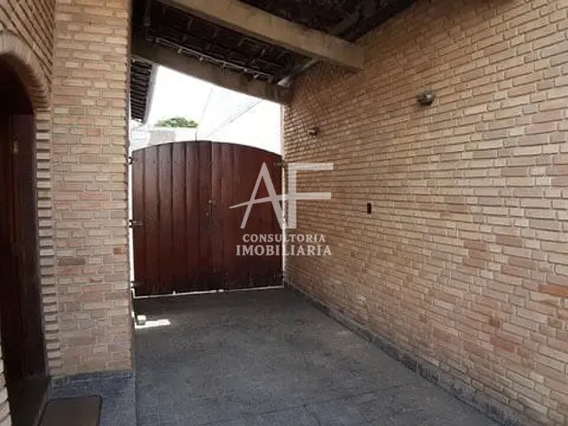 Casa com 250m² 4 quartos e 2 banheiros, à venda, no bairro Jardim Independência em Taubaté