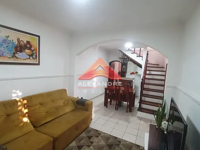 Sobrado com 125m² 3 quartos e 2 banheiros, à venda, no bairro Vila Tesouro em São José dos Campos