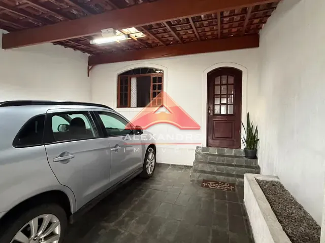 Sobrado com 125m² 3 quartos e 2 banheiros, à venda, no bairro Vila Tesouro em São José dos Campos