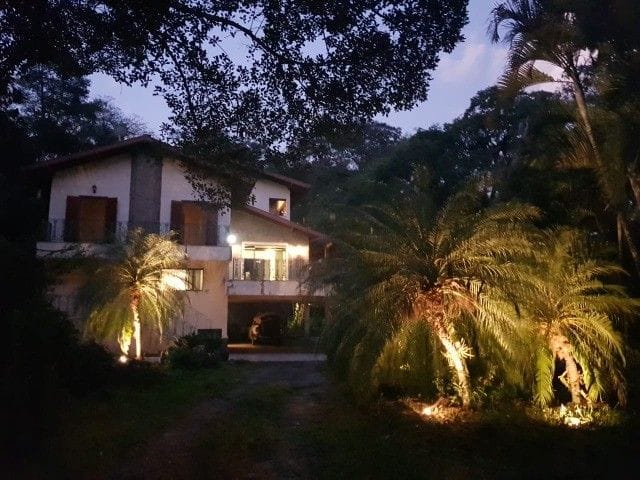 Casa com 2400m² 4 quartos e 4 banheiros, à venda, no bairro Alpes dos Araçás (Jordanésia) em Cajamar