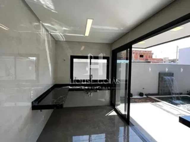 Casa com 300m² 3 quartos e 4 banheiros, à venda, no bairro Jardins Bolonha em Senador Canedo